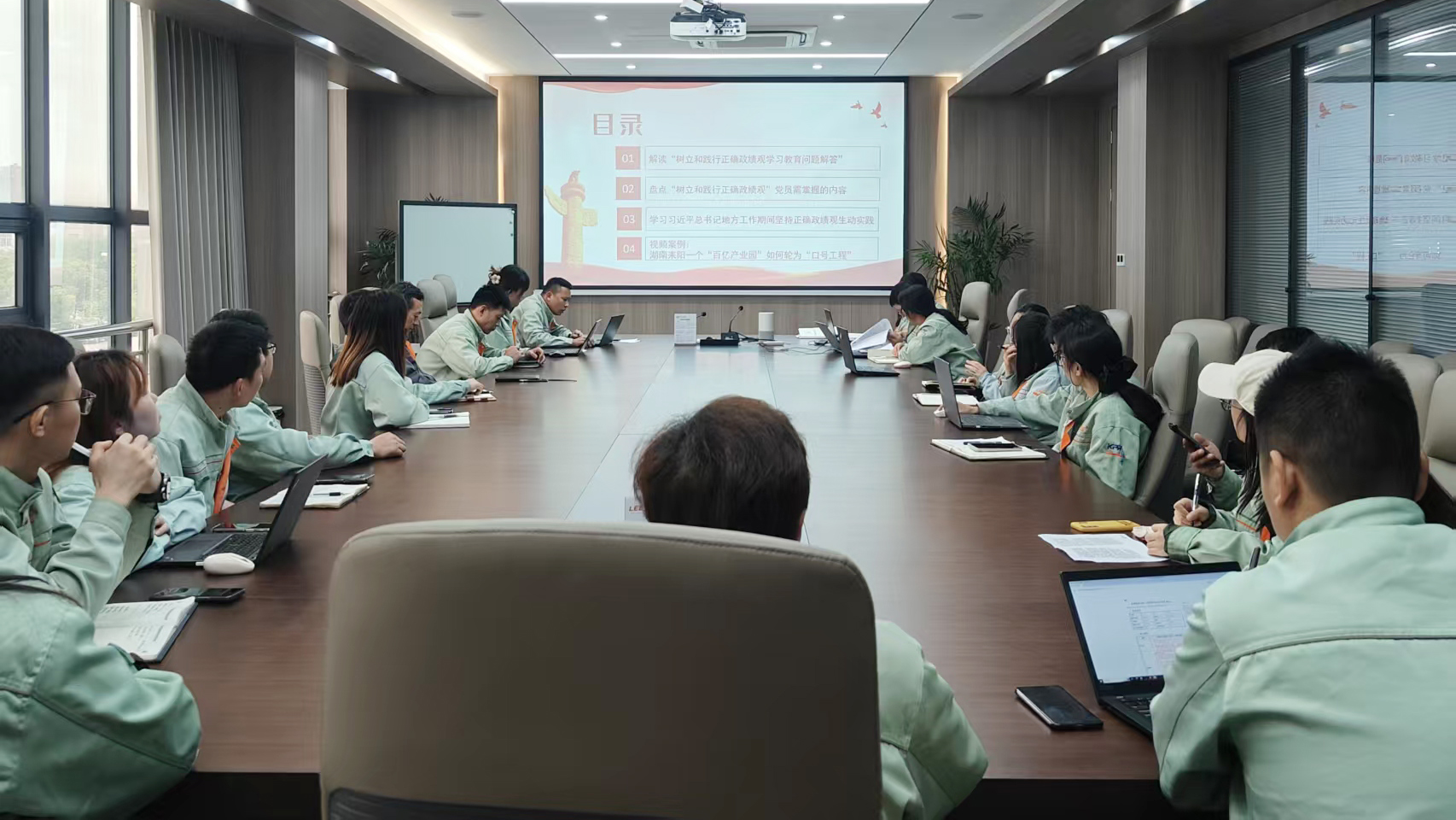 深學細悟強根基　實干擔當建新功