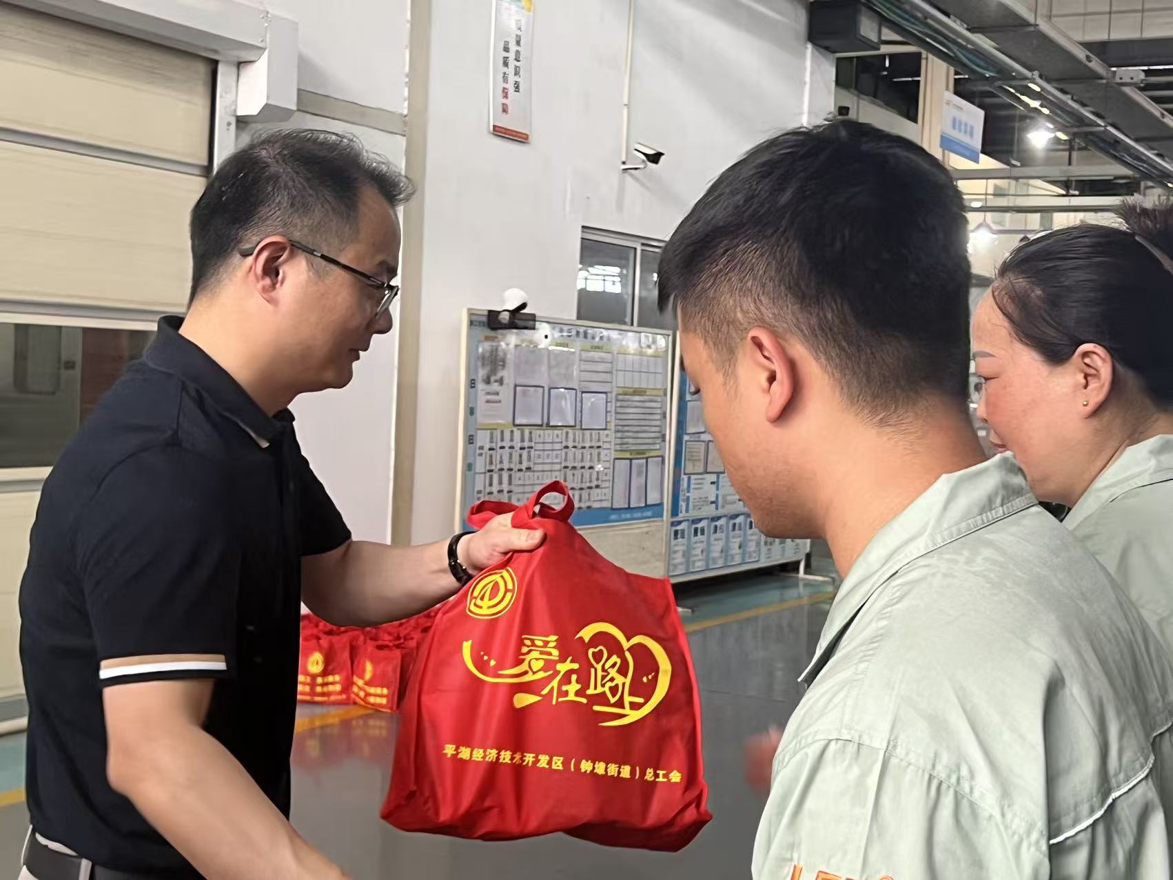 送清涼 暖一線｜平湖市委常委陳之超一行蒞臨我司開展高溫慰問工作